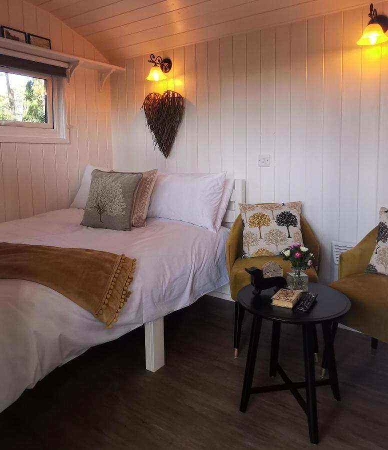 Forest Heath Shepherd'S Huts Ringwood Exterior foto